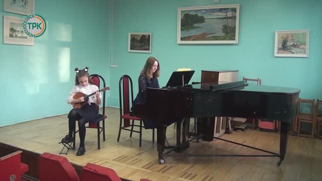 В Детской музыкальной школе № 1 Новомосковска прошел Межмуниципальный конкурс юных исполнителей смотреть онлайн