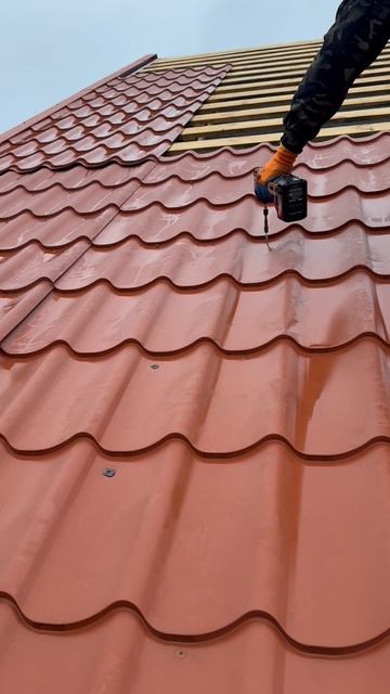 📞📞 Возвращаем старую металлочерепицу на место. Небольшой ролик с объекта по реконструкции кровли. смотреть онлайн