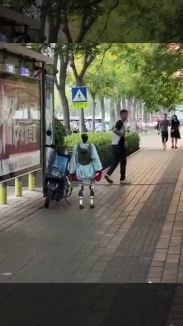 Робот против скутера смотреть онлайн