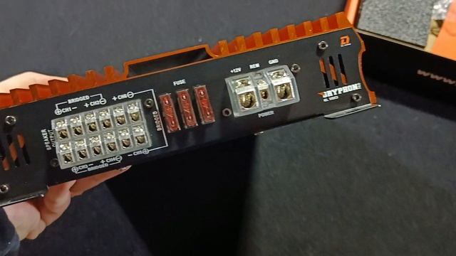 Распаковка и установка усилителя DL Audio Gryphon Pro 6.180 в Honda Accord VII смотреть онлайн