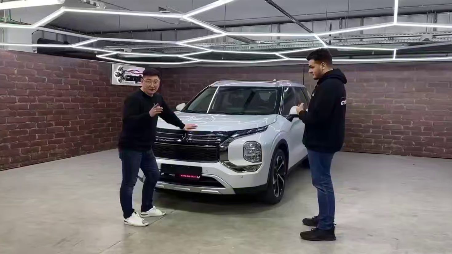 В наличии 🚘Mitsubishi Outlander IV смотреть онлайн