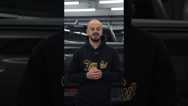 Оклейка RAM TRX матовым полиуретаном, добавление дизайна, тормоза Brembo, комплексная шумоизоляция