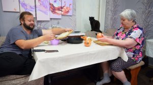 Почему сын у мамы пенсионерки плачет Колбаса за 1000 рублей которую не едят даже кошки