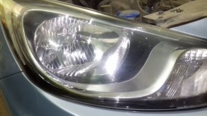 Замена лампочки ближнего дальнего света фар на Хендай Солярис (Hyundai Solaris)