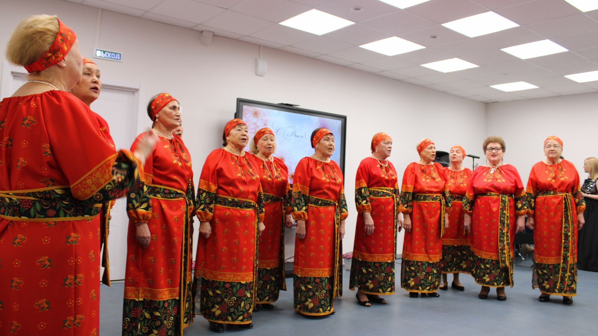 Концерт с участием творческих коллективов учреждения и гостей