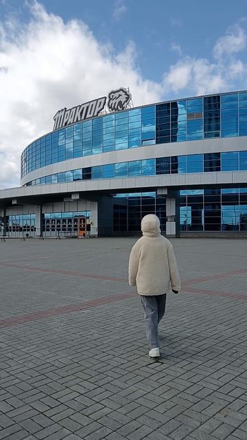 Один день в "Тракторе" смотреть онлайн