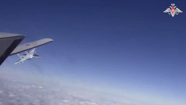 Дальние бомбардировщики Ту-22м3 ВКС России выполнили плановый полет смотреть онлайн
