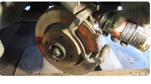 Замена передних тормозных колодок Рено Логан (Renault Logan) и Лада Ларгус