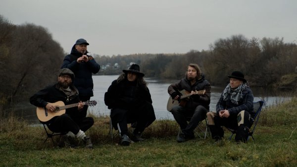 Рекорд Оркестр feat. Петя Мухаев, Александр Лебедев, Андрей «Шайба» Агеенков – Три Реки