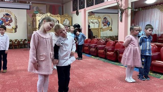 Поздравление с днём матери от группы №10 "Солнечные зайчики" смотреть онлайн