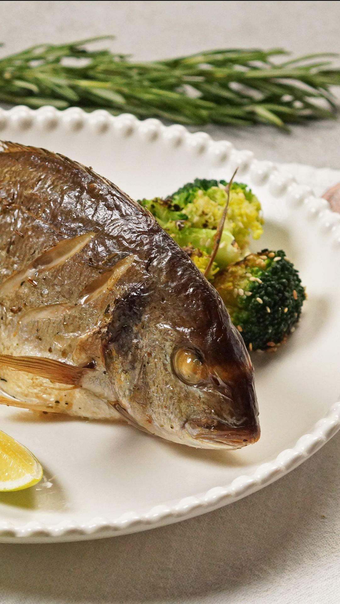 Дорадо с обожженной брокколи смотреть онлайн