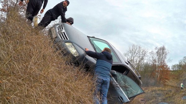 ОФИГЕЛИ ВСЕ! КАК НУЖНО ЕЗДИТЬ на Volkswagen Touareg  на OFF-ROAD!