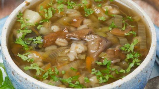 Щи с перловкой и грибами смотреть онлайн