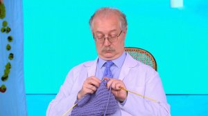 Снижает стресс и развивает мозг: в "Жить здорово!" рассказали о пользе вязания