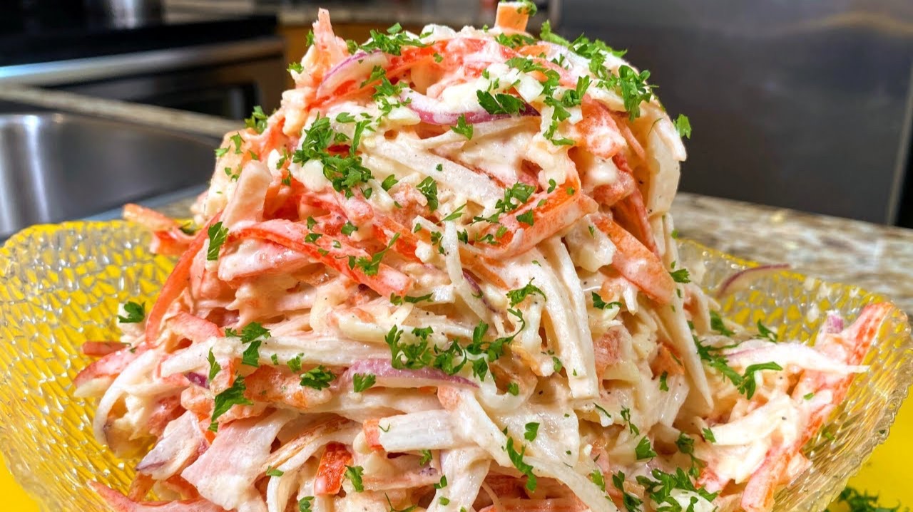Вкусный салат с крабовыми палочками. Новогодний салат "КРАСНОЕ МОРЕ" сочный, быстрый, крабовый салат смотреть онлайн
