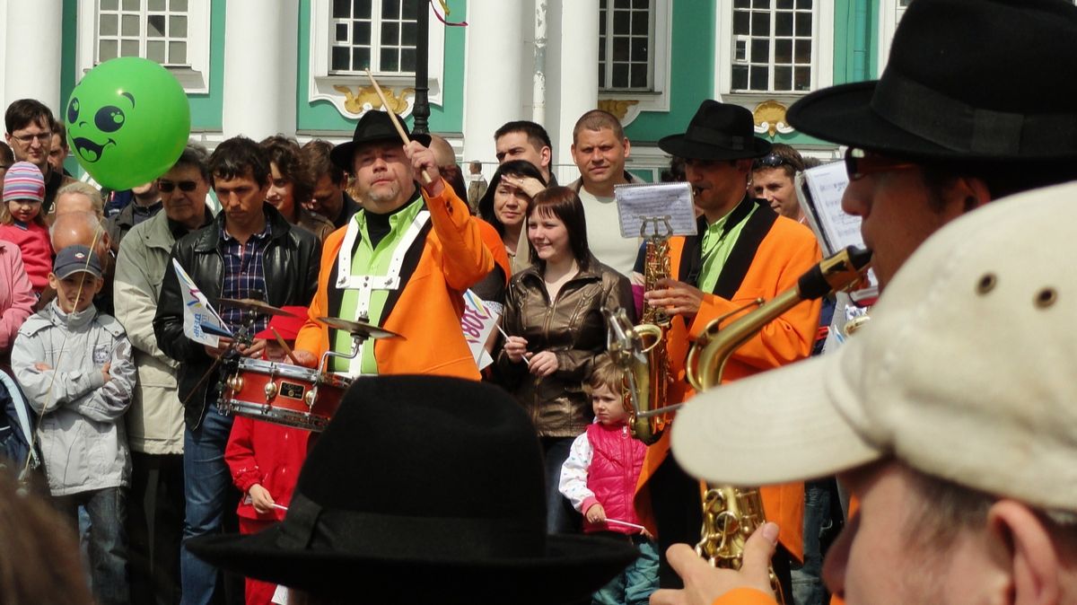Подготовка Дворцовой площади к Дню Города смотреть онлайн