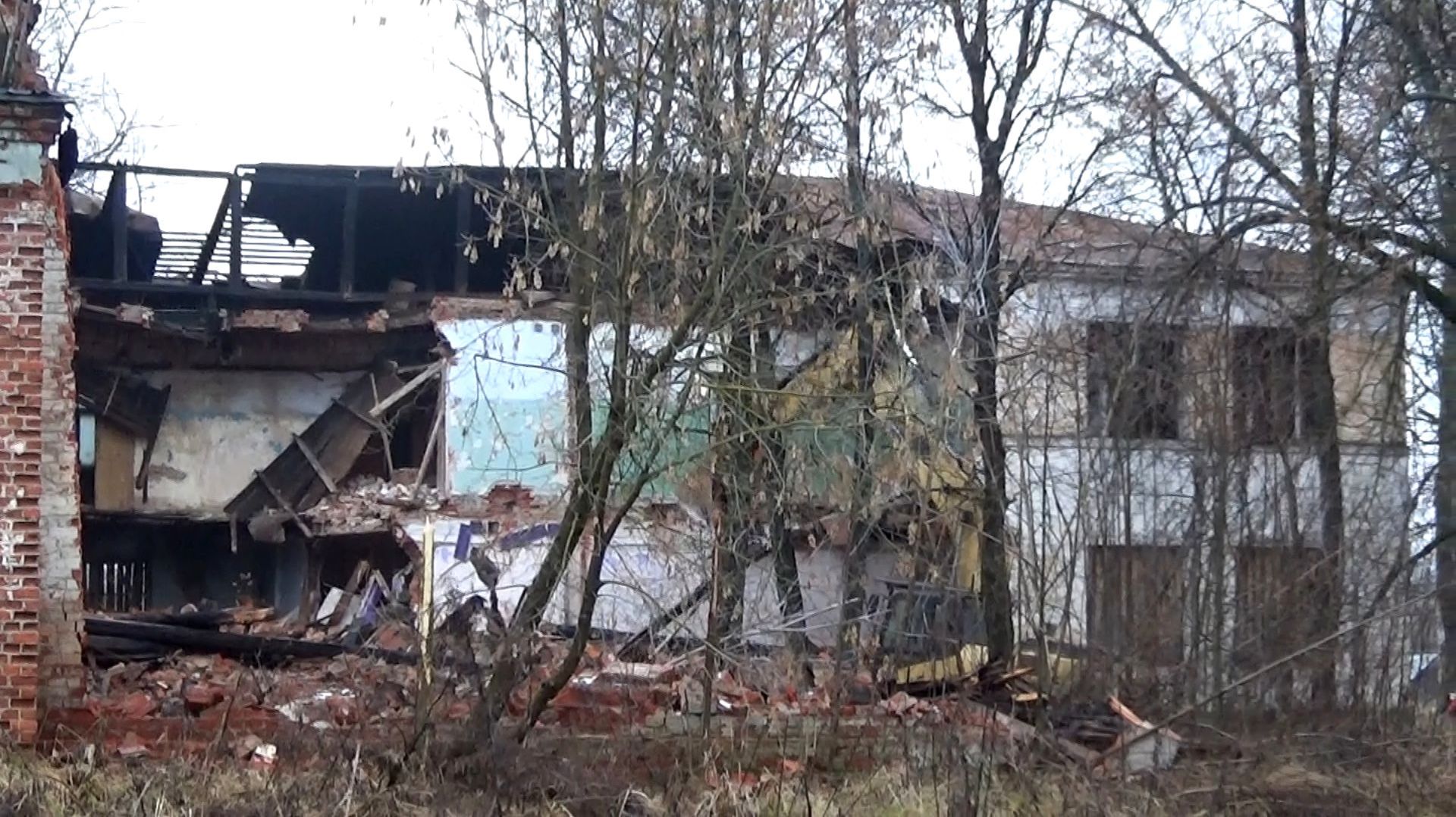 Снос здания Дома Культуры в районе Нововязники. Город Вязники 27.11.2025 смотреть онлайн