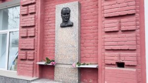 Возложение цветов к памятникам Вавилова