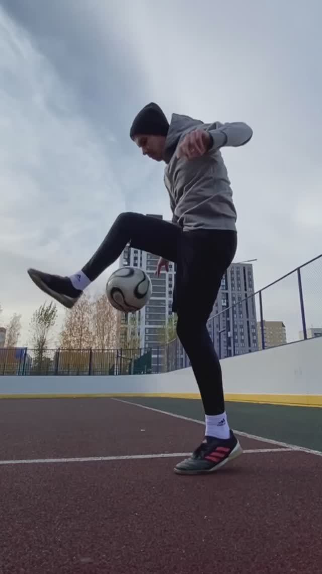 ОБУЧЕНИЕ ФУТБОЛЬНОГО ТРЮКА смотреть онлайн