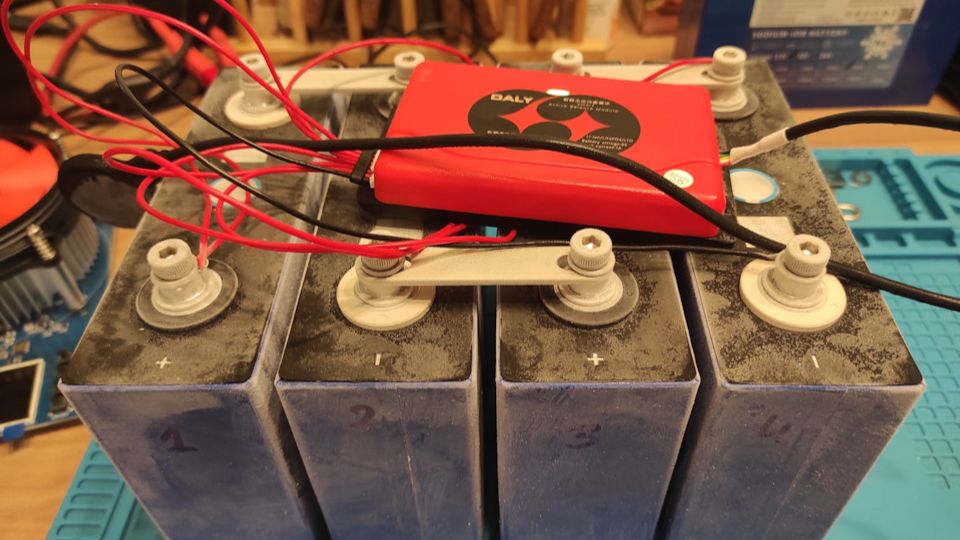 Na+: Тесты натрий-ионного аккумулятора при +24 и -24 градусах. смотреть онлайн