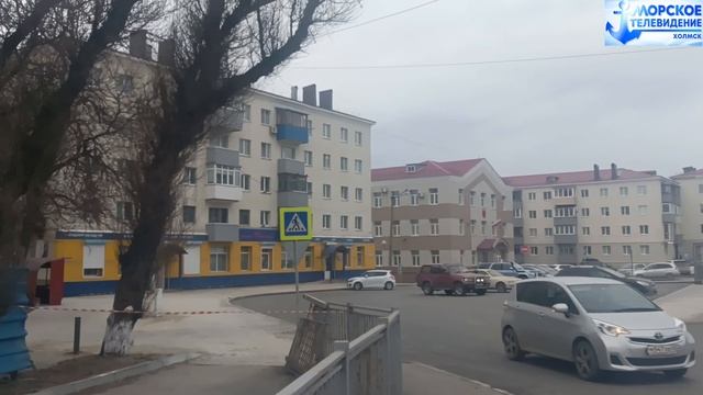 Изменения возле Южного гастронома, здания суда и ближайший снос дома 7 на ул. Советской г. Холмск смотреть онлайн