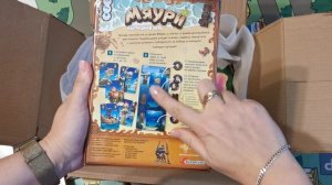 Распаковка коробки новых книг