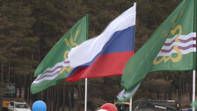 В селе Маминское открыли движение по новому автомобильному мосту. Панорама 28.11.25 смотреть онлайн