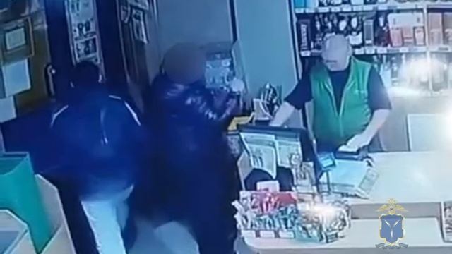 В Саратове школьник дерзко украл коньяк на глазах у кассира смотреть онлайн