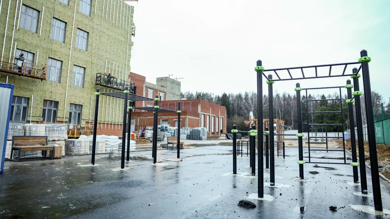 (12+) Школа в ЖК «Пироговская Ривьера». На каком этапе строительство? смотреть онлайн