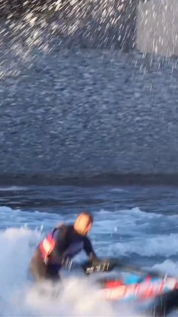 Земля и волны.. смотреть онлайн