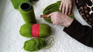 Вязаная шапка 56 размер. Очень легко вяжется.