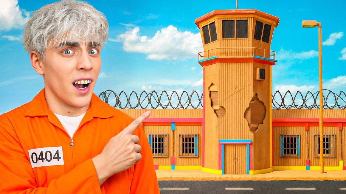 ПОБЕГ ИЗ КАРТОНОЙ ТЮРЬМЫ 🤯 смотреть онлайн