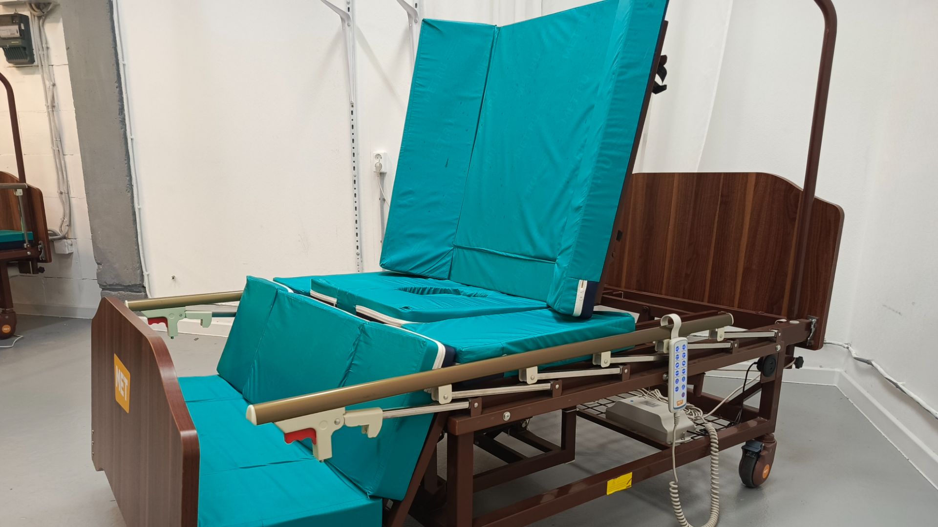 Кровать функциональная электрическая с боковым переворотом REVEL смотреть онлайн