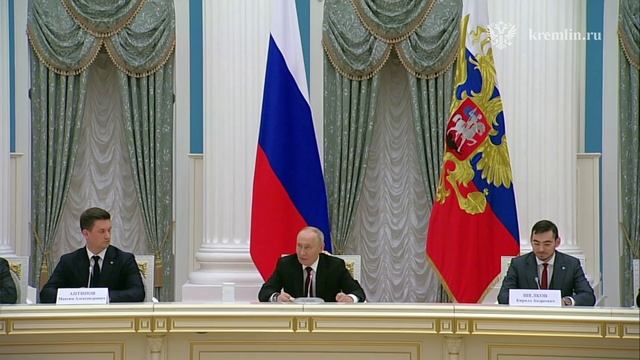 Владимир Путин проводит встречу с участниками V Конгресса молодых учёных смотреть онлайн