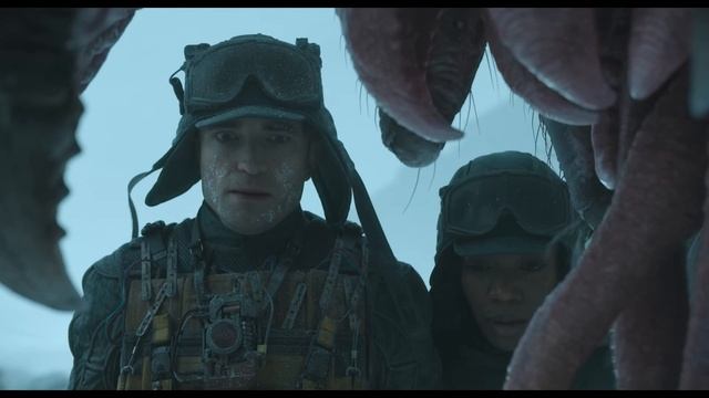 Микки 17 (2025). Рой инопланетных жуков. смотреть онлайн