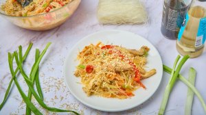 Фунчоза с курицей и овощами.
