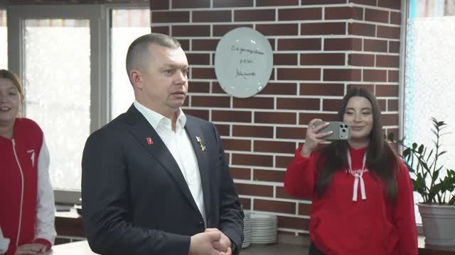 Визит председателя правления РДДМ "Движение первых" Артура Орлова в АГУ смотреть онлайн