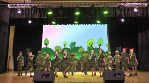 Три танкиста три веселых друга...