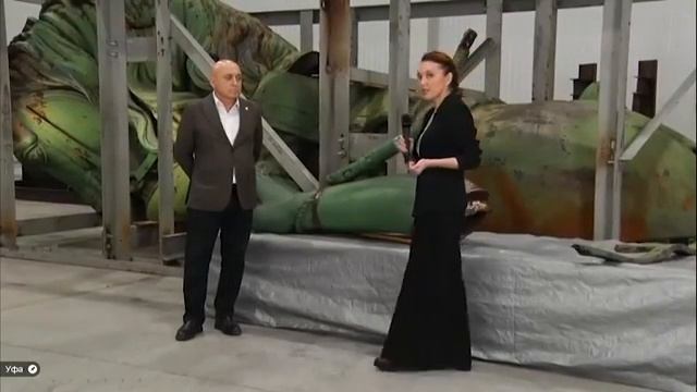 Ангар площадью в тысячу квадратных метров.