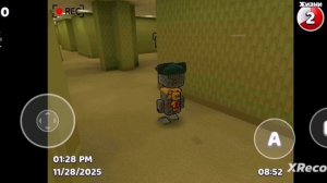 Супер мишка. В закулисьи есть футбольное поле! А чего ещё интересного?