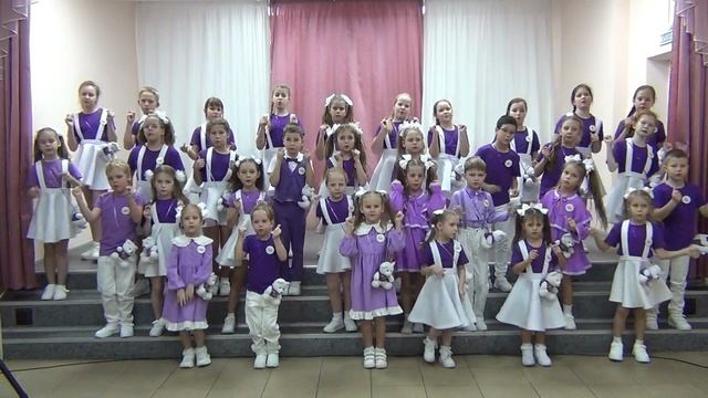 Белые снежинки Г. Гладков, И. Шаферан Хор Музыкальный клан. Рук. Морозова М.В.