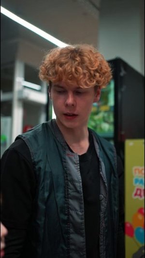 Разрешил ночевать в магазине, потому что больше негде..