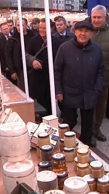 «Денег нет, мы просто смотрим»: Минниханов на обновленном Московском рынке в Казани смотреть онлайн