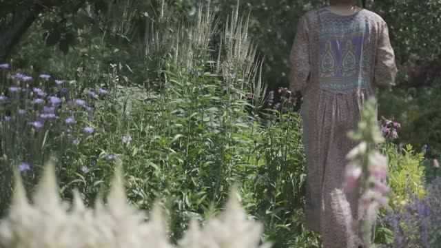 САДЫ БРИТАНИИ ЧАСТНЫЙ АНГЛИЙСКИЙ САД ВЫРАЩЕННЫЙ ЯПОНКОЙ В АНГЛИИ смотреть онлайн