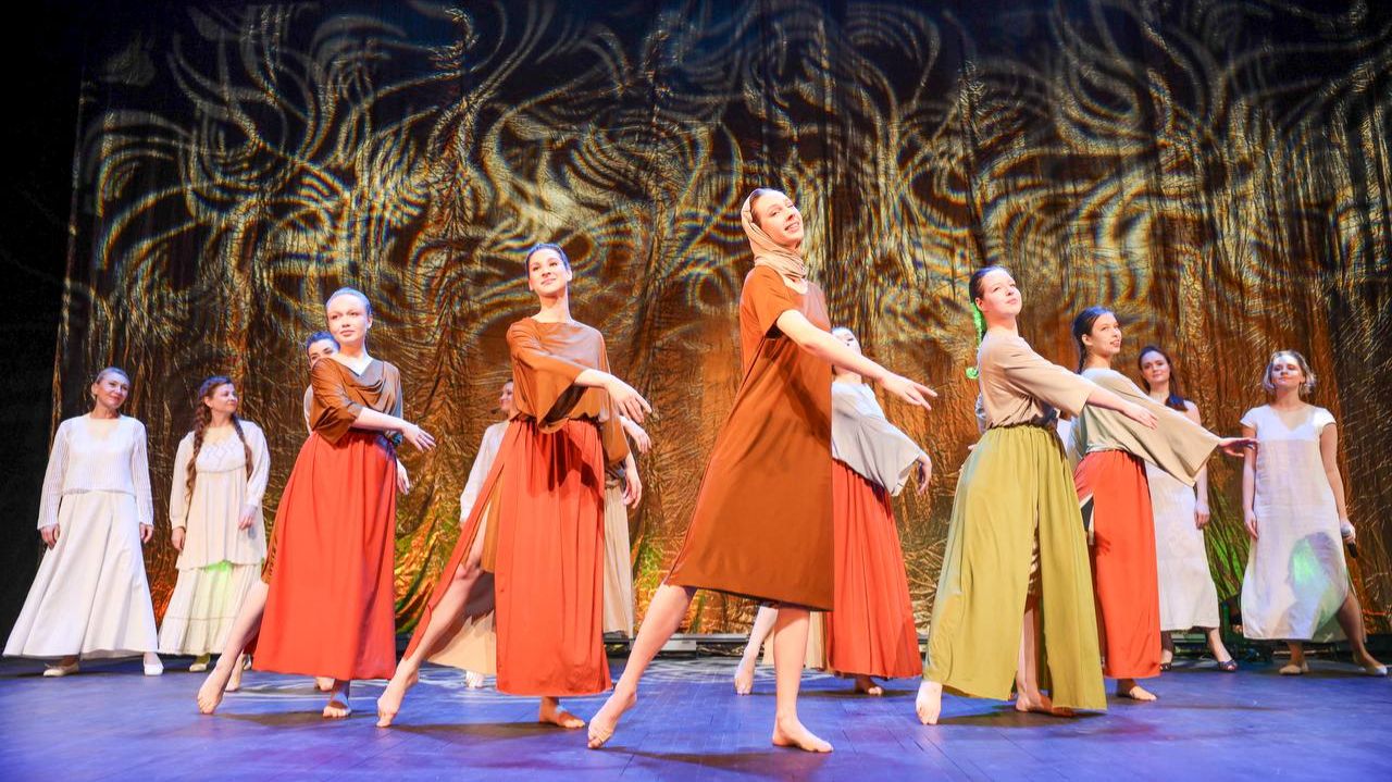 (12+) «Под знаком мам»: В театре «ФЭСТ» первое мероприятие посвятили Дню матери смотреть онлайн