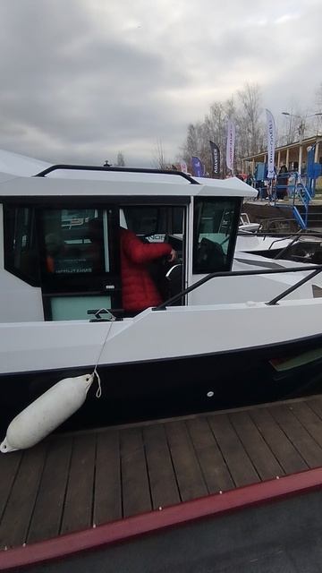 Идеальная швартовка Winboat Cabin 7.0