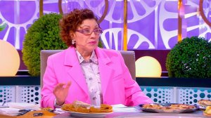 "Еще в себя не пришла" - Роза Сябитова отметила в студии "Давай поженимся" рождение внука