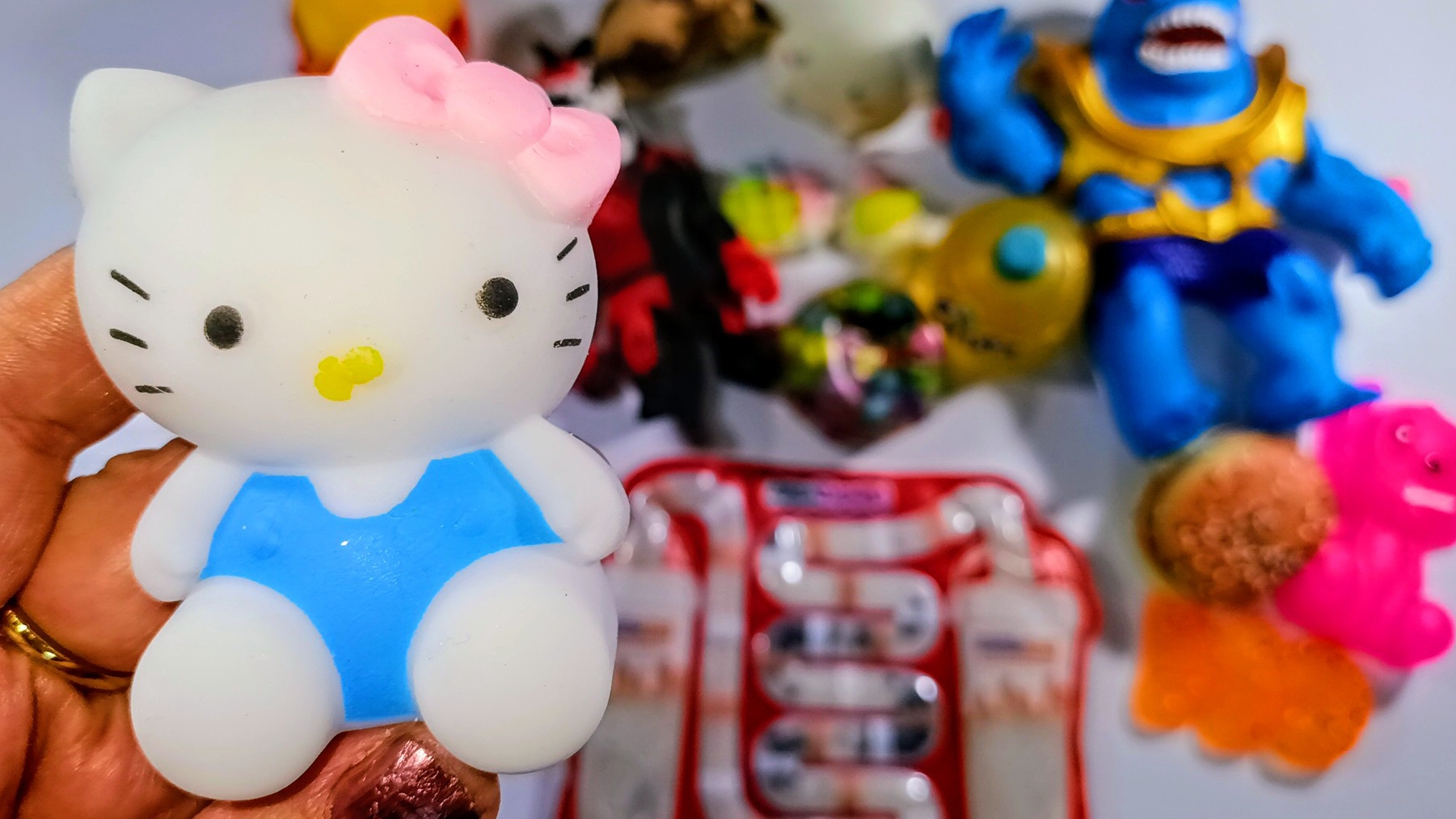 АСМР распаковка сюрприз сквишей и антистрессов 🤗 ТАБА лапки сквиши 🐾 смотреть онлайн