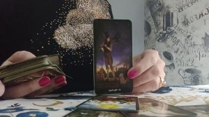 Что он от вас скрывает? Расклад Таро