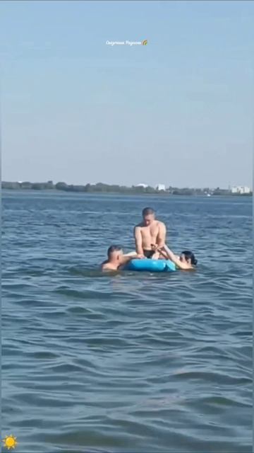 #обзор #летнийотдых #волга #саратов #лето2025 #водныезабавы #хорошийдень #событиедня #22июля2025год смотреть онлайн